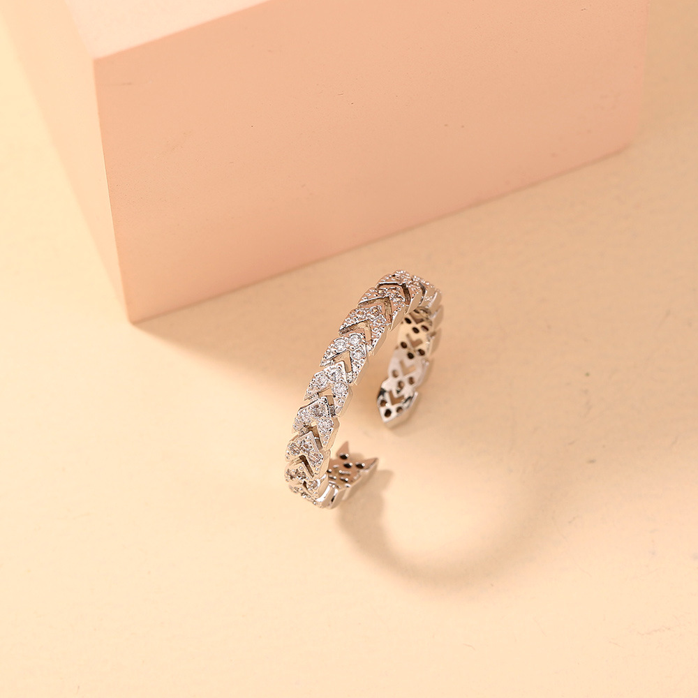 New Classic  Fashion Arrow Leaf Inlaid Zircon Ring display picture 5