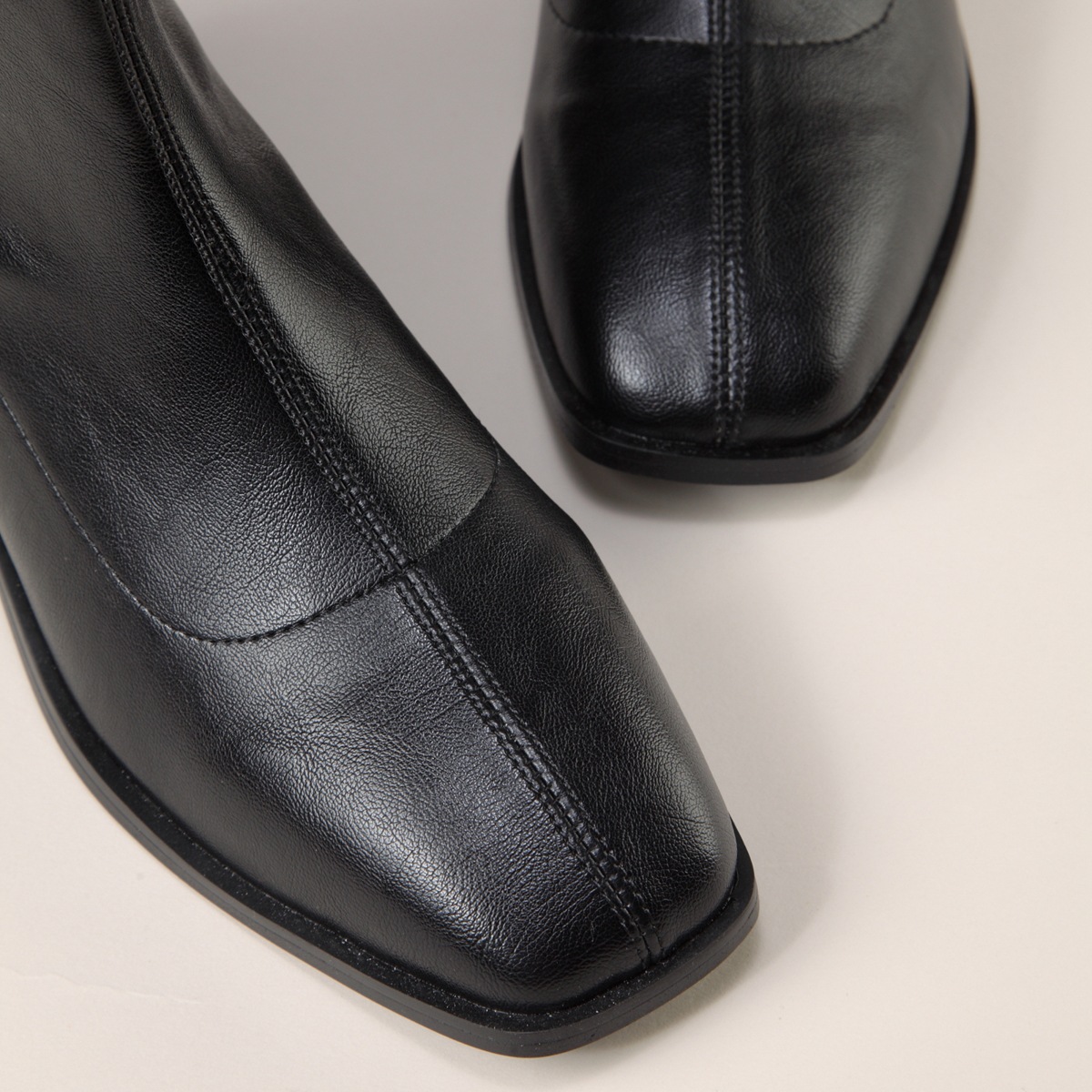 2021时尚短靴实体店网店批发分销舒适跑量平底黑色PU皮靴定制加工