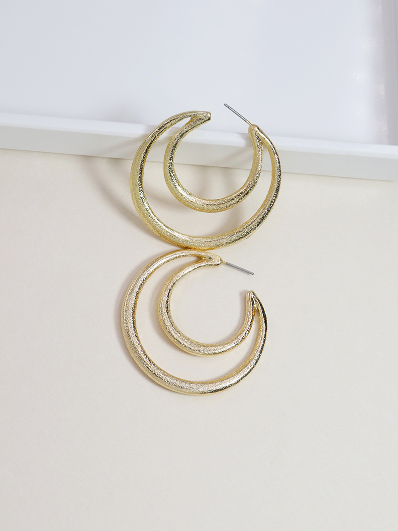 Hot Selling Fashion Metal Texture C-shaped Earrings Wholesale display picture 3