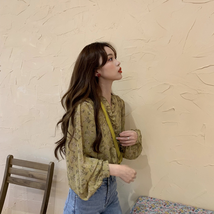 The 2022 new style of Korean-style, gentle and stylish floral chiffon sweater for women, long-sleeved base layer and puffed sleeve top pic 25