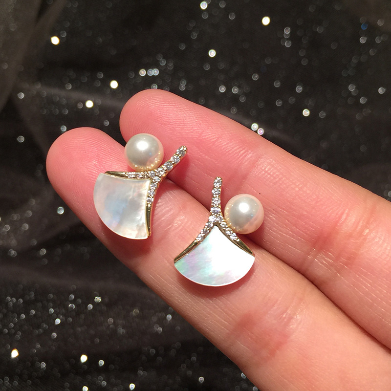 Jupe Perle Boucles D&#39;oreilles Simples Perles Blanches display picture 4