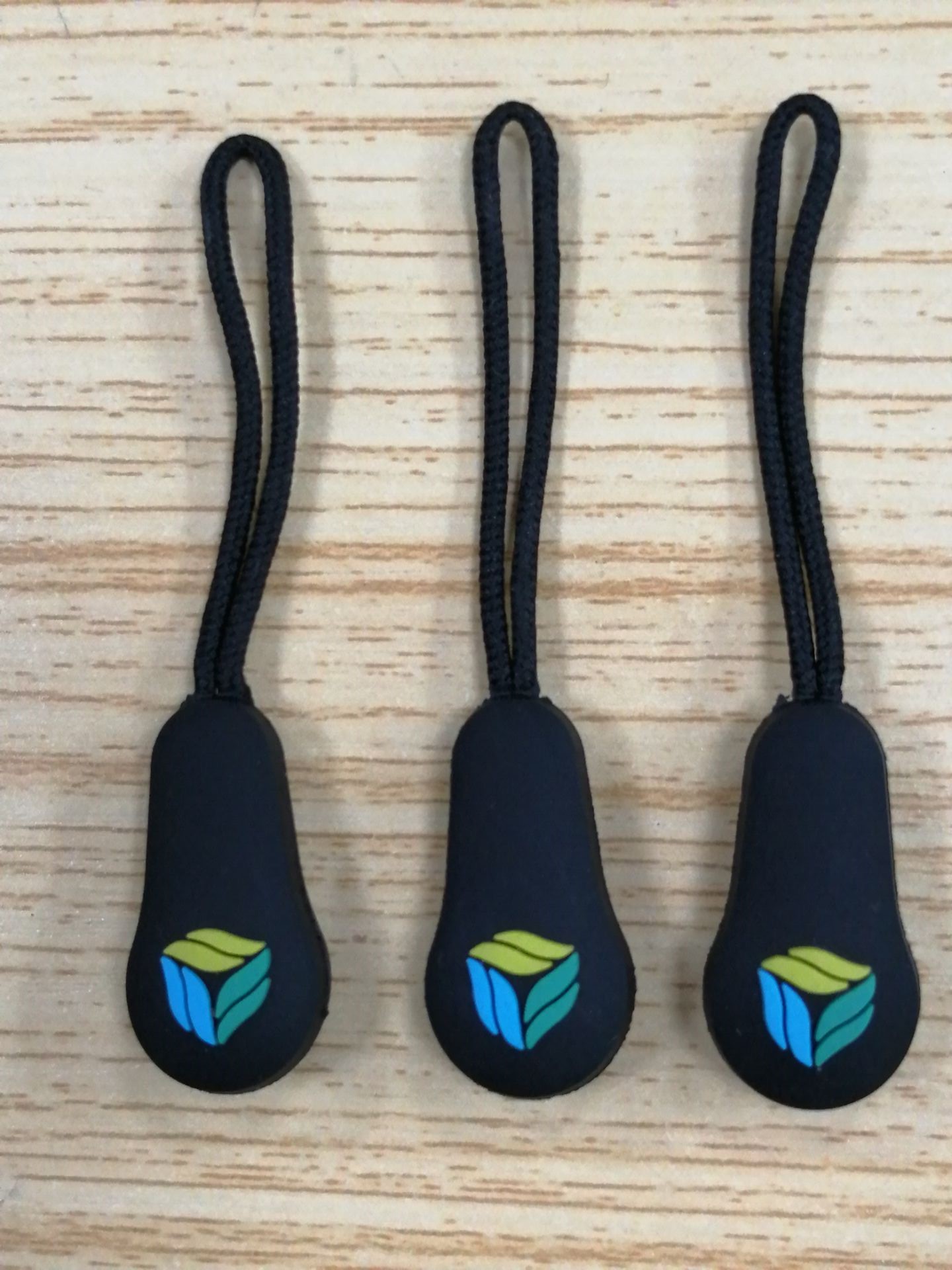 户外运动服装多色绳子拉链头编织绳硅胶拉片PVC软胶TPU拉尾定制