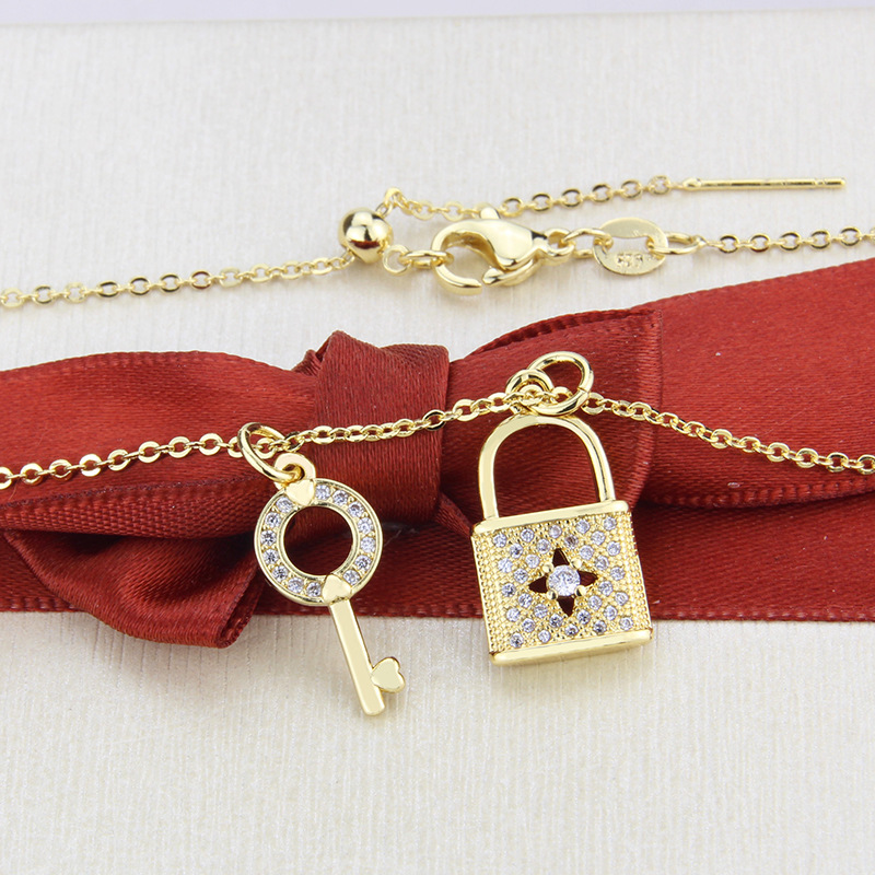 Inlaid Zirconium Key Lock Diamond Pendant Necklace display picture 3