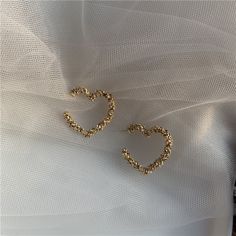925 Silver Needle New Fashion Simple Metal Love Peach Heart Geometric Earrings Wholesale Nihaojewelry display picture 1