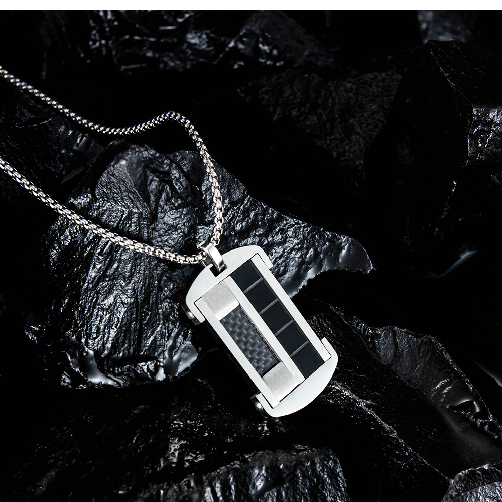 الأزياء جديد علامة شخصية أسود الكربون الألياف العصرية الرجال العسكرية قلادة الرجال التيتانيوم الصلب قلادة الجملة Nihaojewelry display picture 5