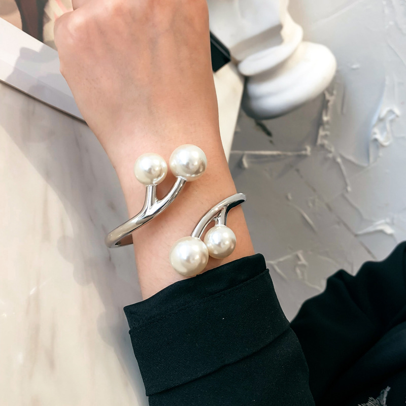 fashion alloy pearl open bracelet
