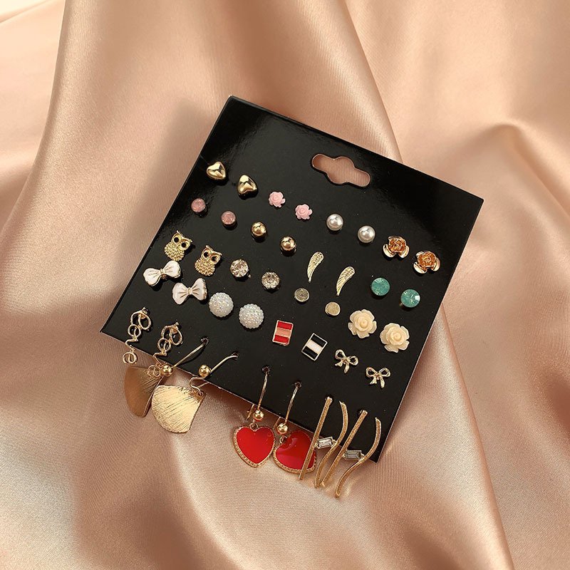 Korean Fashion Retro 1 Card 20 Pairs Of Pearl Dripping Alloy Peach Heart Geometric Earring Set Spot Wholesale Nihaojewelry display picture 2