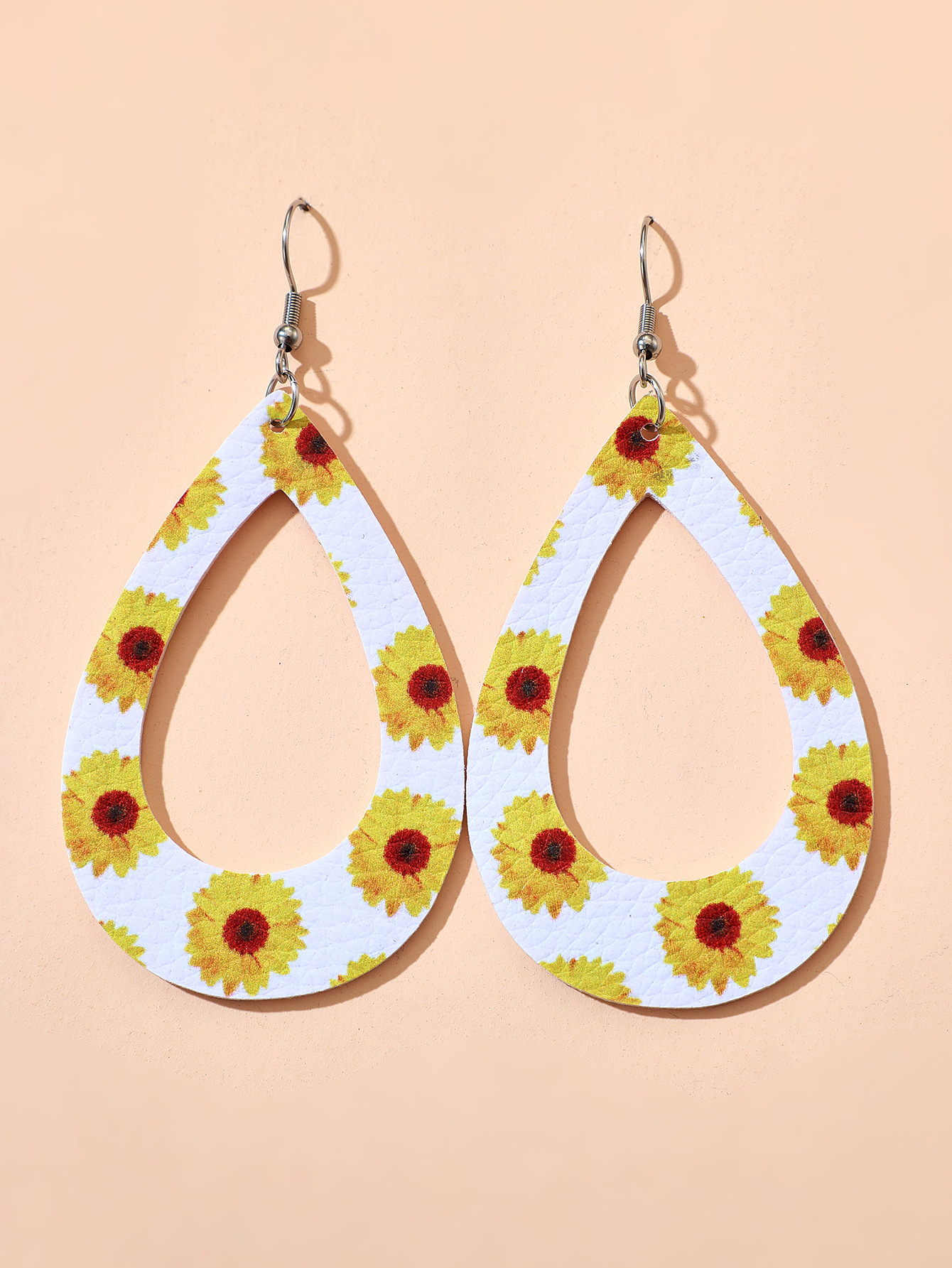 New Earrings Korean Fashion Simple Wind White Blue Red Three-color Love Flower Earrings Personality Geometric Earrings Wholesale Nihaojewelry display picture 4