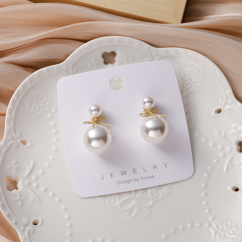 Korean  Simple  Pearl Bow Earrings display picture 1