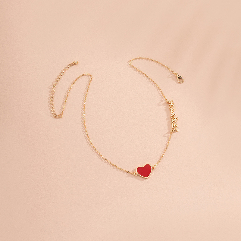 Nuevo Collar De Cadena De Clavícula Con Colgante De Letra De Corazón Rojo Pequeño Coreano Para Damas De Amor En Forma De Corazón Al Por Mayor display picture 2