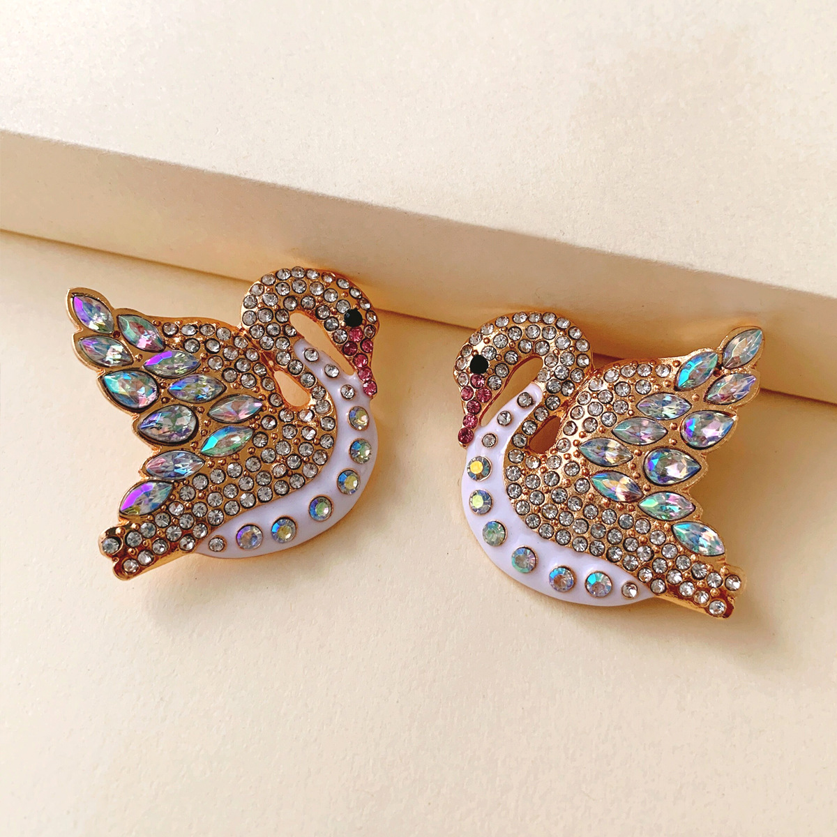 New Product Creative Full Diamond Swan Earrings New Animal Earrings Wholesale Nihaojewelry display picture 6