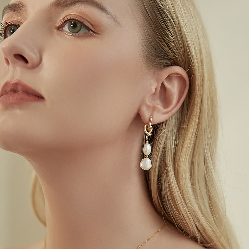 1 Pair Elegant Geometric Copper Inlay Pearl Drop Earrings display picture 1