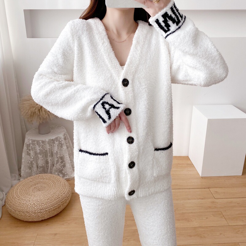 Japanese Chanel style bear in stock thick cardigan white home V-neck women's home wear suit wholesale