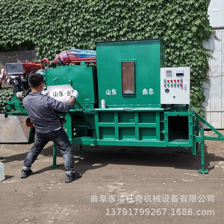 青贮打包压块机 新疆牧草压缩打包机 玉米秸秆打包装袋机