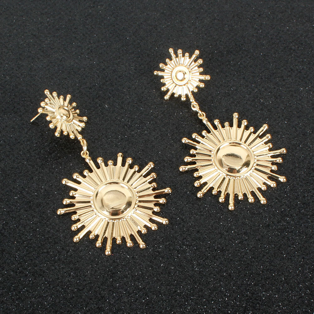 Korean Geometric Alloy Long Sun Flower Earrings Wholesale display picture 3