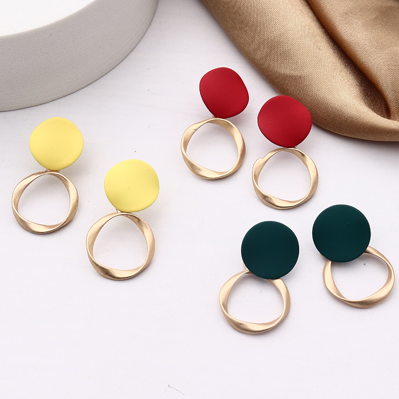 Elegant matte retro ear clips