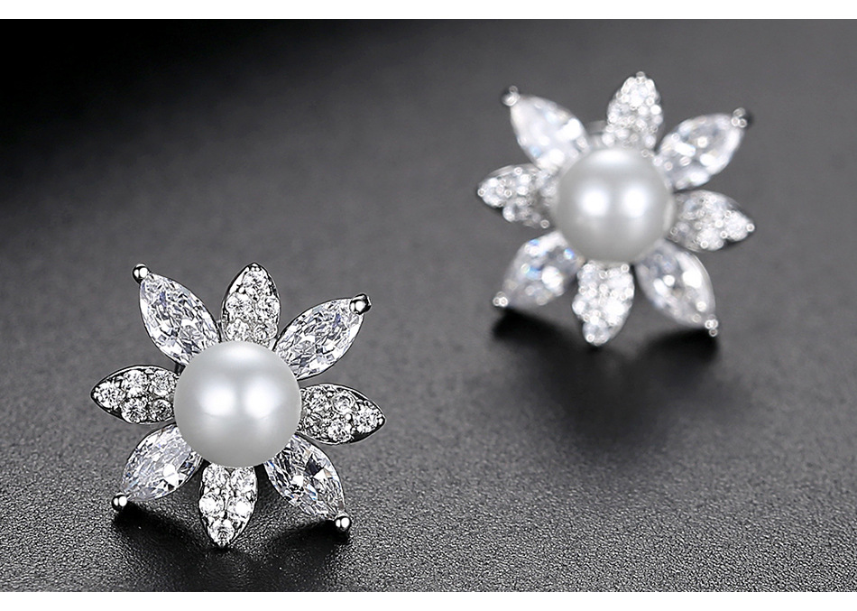 Jinse Neige Cut Boucles Boucles D'oreilles Mode Coréenne Style Doux Femmes De Perle Boucles D'oreilles Fabricant De Cuivre Incrusté De Zirconium Boucle D'oreille Cadeau display picture 2