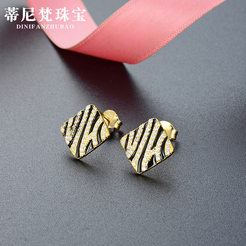 Diamante incrustado en forma de diamante dorado s925 pendientes de plata hembra estilo japonés y coreano personalidad creativa gota aceite oído joyería al por mayor