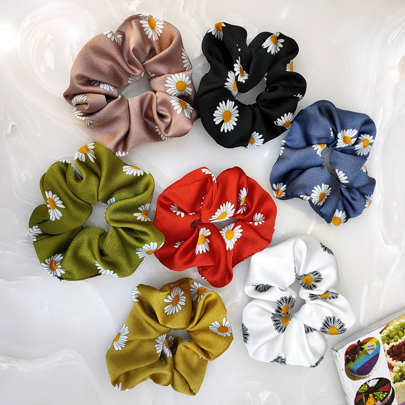Korean Hair Scrunchies Fashion Daisy Large Intestine Wide Side Simple High-end Fabric Elastic Band Fashion Fairy Hair Rope Wholesale Nihaojewelry display picture 3