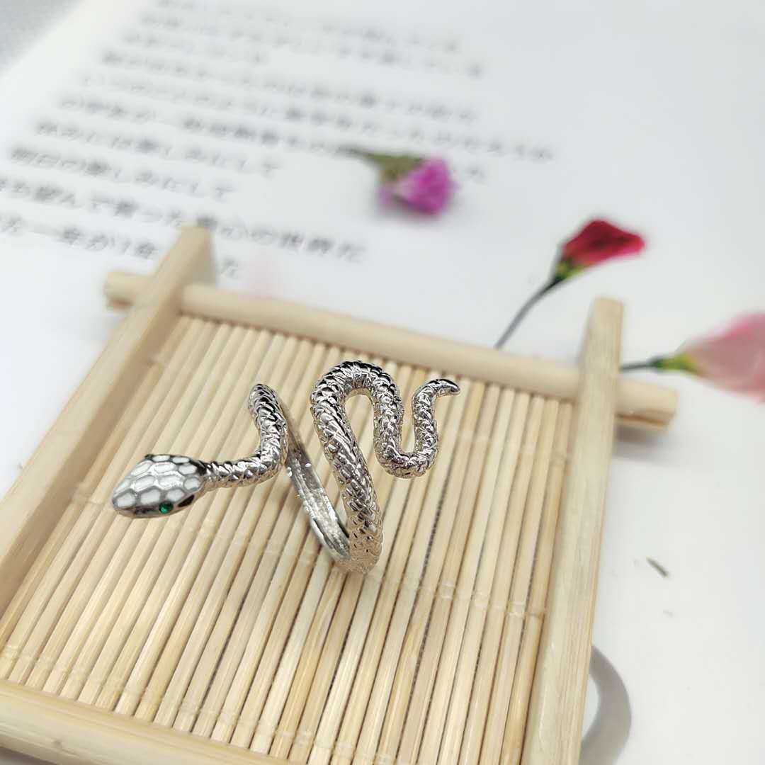 �¿�ŷ���������� ���Ÿ��Լ�Լ�������ڽ�ָ �ɵ����߽�ָ��Ů��