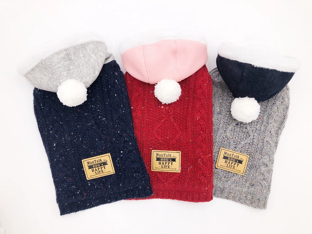 Свитер для домашних животных Вязаный свитер для собак Двухслойный цветной свитер в горошек Слой накачанной ткани с капюшоном меховой шар кожаная этикетка грелка