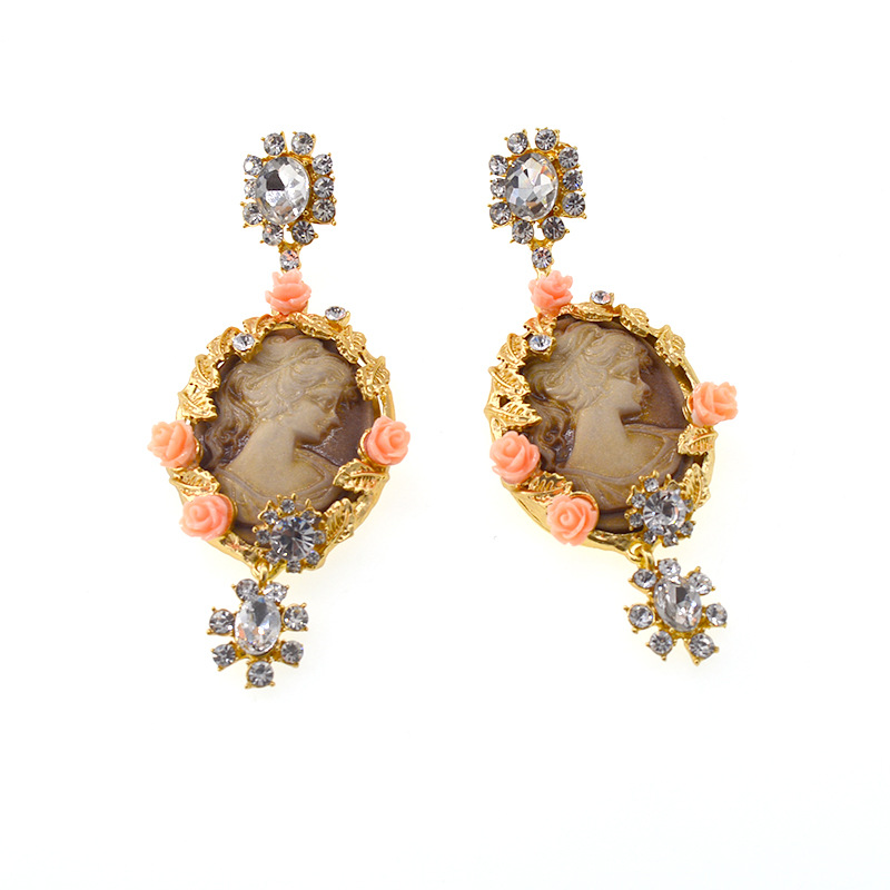 New Retro Baroque Crystal Relief Queen Beauty Portrait Temperament Literature And Art Earrings With Accessories Wholesale Nihaojewelry display picture 9