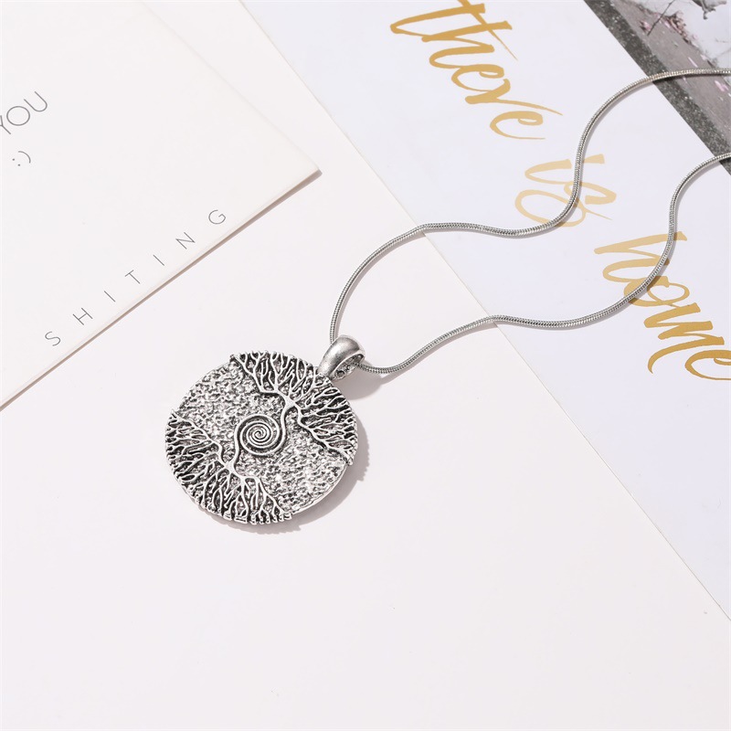 New Retro Tree Of Life Round Pendent Alloy Clavicle Chain Wholesale display picture 2