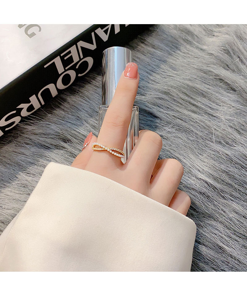 Temperament Cross Bow Pearl Ring Fashion Personality Adjustable Opening Index Finger Ring display picture 2