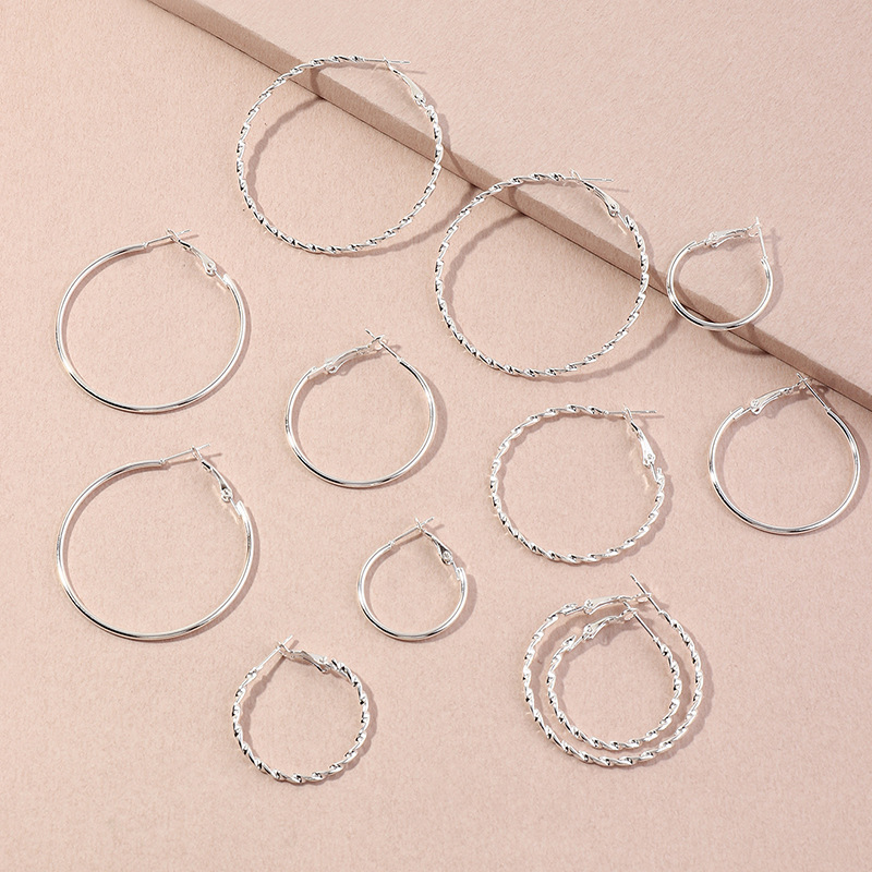 Fashion Geometric Circle Earrings Wild Metal C-shaped Earrings Wholesale display picture 8