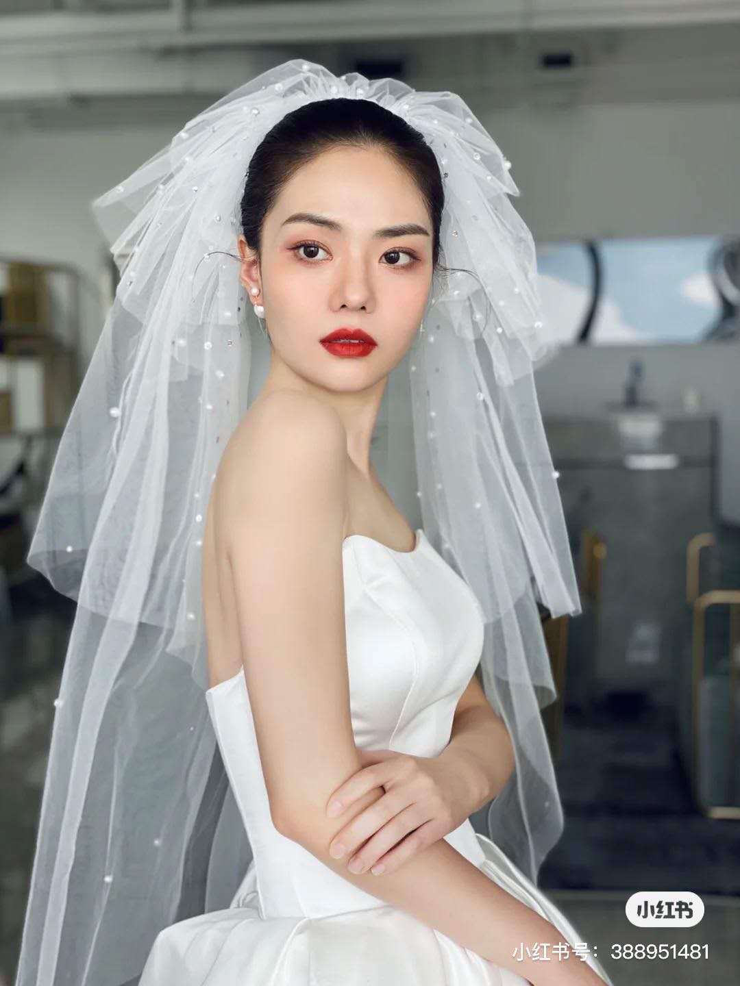 Bride's multi-layered pearl and water drill retro photography hairstyle puff puff retro veil wedding hair accessory phoenix veil