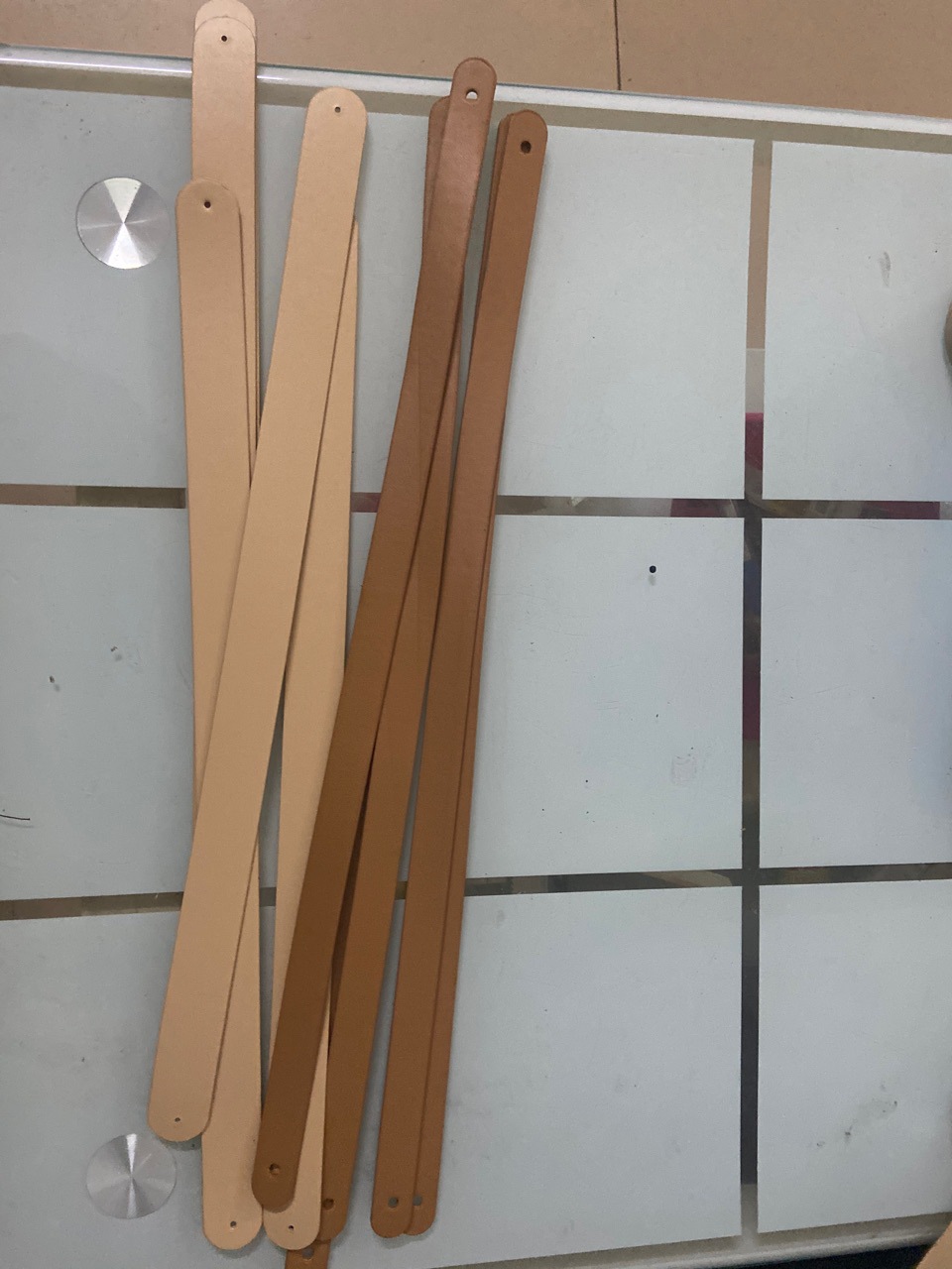 厂家直销礼品盒PU手提带电器冷暖音响牛皮手挽带皮拉手皮条皮绳