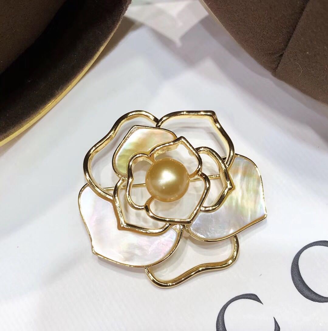 New Fashion Hollow Rose Brooches for Women Simple Pearl Shell Flower Corsage Wedding Silk Scarf Dress Accessories Brooch Pins
