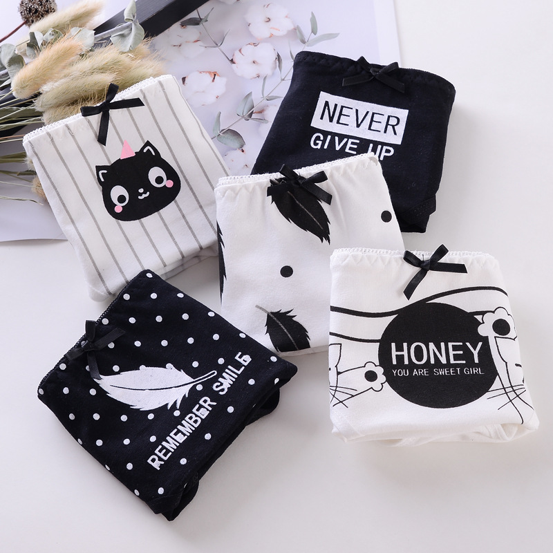 new pattern Black and white Leaf lady Middle-waisted pure cotton Underwear student girl Cartoon solar system lovely triangle Underwear