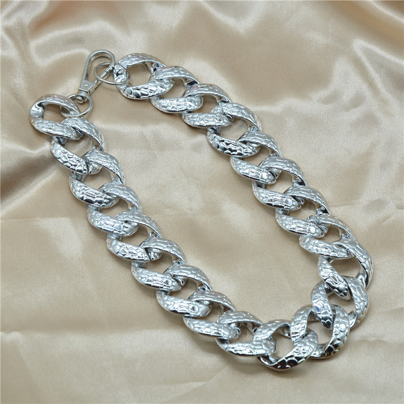 Gargantilla cuban con textura de ondas collar elegante_voghion.com