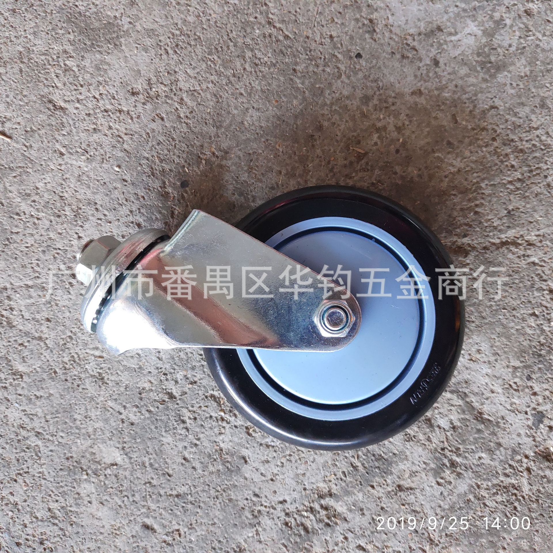 供应百顺轮优质双盖耐磨静音聚氨脂购物车轮 空心钉孔顶万向轮4寸