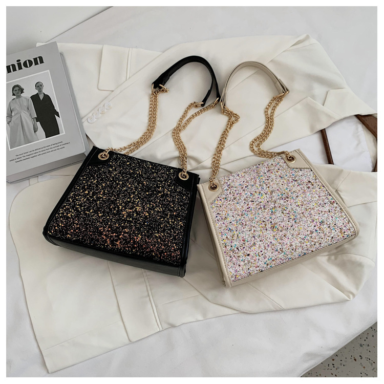 Hot Selling Texture Envelope Bag Tassel One-shoulder Chain Small Square Bag display picture 7