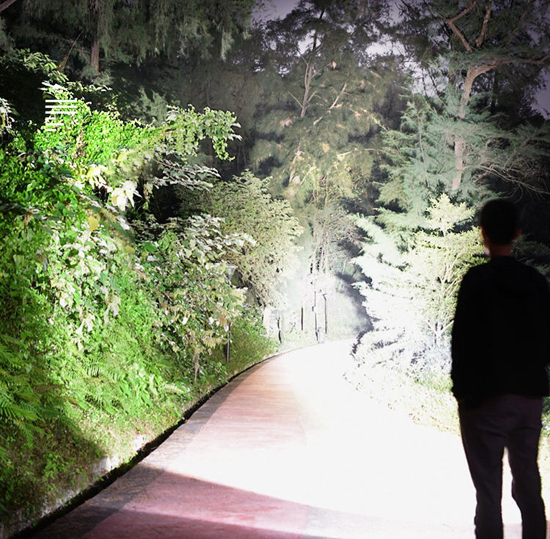 Cross-border bestseller USB flashlight, outdoor aluminum alloy strong light flashlight, new battery display flashlight gift wholesale pic 17