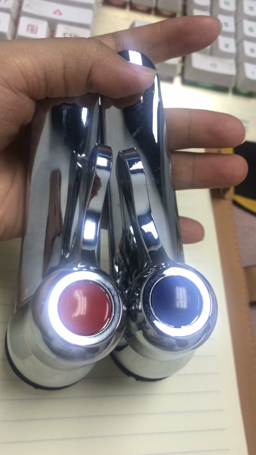 2X кран двойной традиционная ванная комната умывальник с хромированным горячим и холодным кран системы