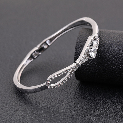 Simplicity fashion Full Drill 8 bow Bracelet the republic of korea temperament Bracelet Bracelet Refinement gift Versatile Accessories