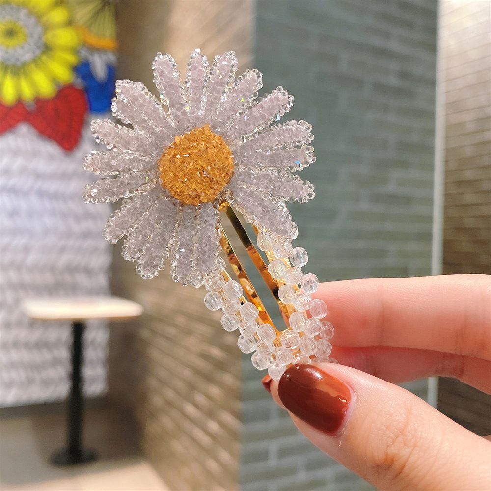 Korean Style Crystal Small Daisy Hair Clip display picture 5