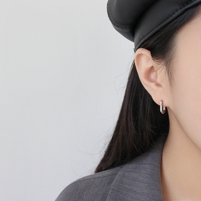 2022 nuevo estilo frío estilo 925 pendientes de plata esterlina pendientes geométricos brillantes pequeña hebilla de oreja pendientes personalizados para hombres y mujeres