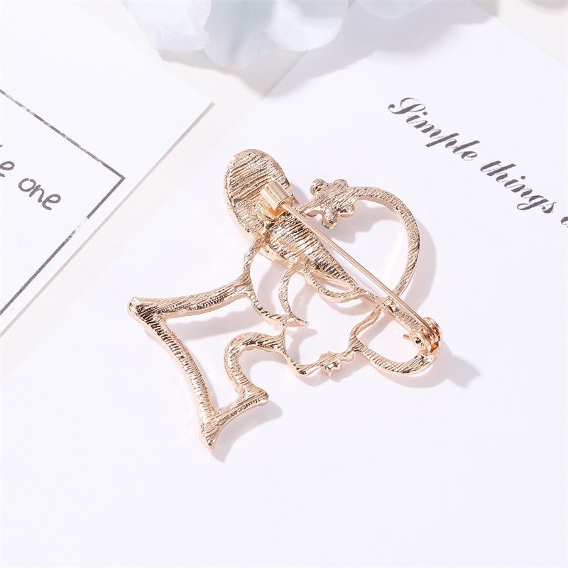 Nouvelle Mode Moderne Fille Broche Plein Diamant Dames Visage Creux Broche Châle Boucle En Gros Nihaojewelry display picture 4