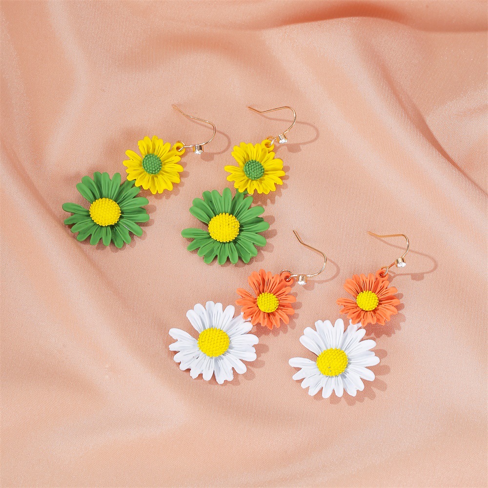 Korean Fashion  New Daisy Earrings Summer Two-color Daisy Earrings Temperament Long Flower Earrings display picture 4