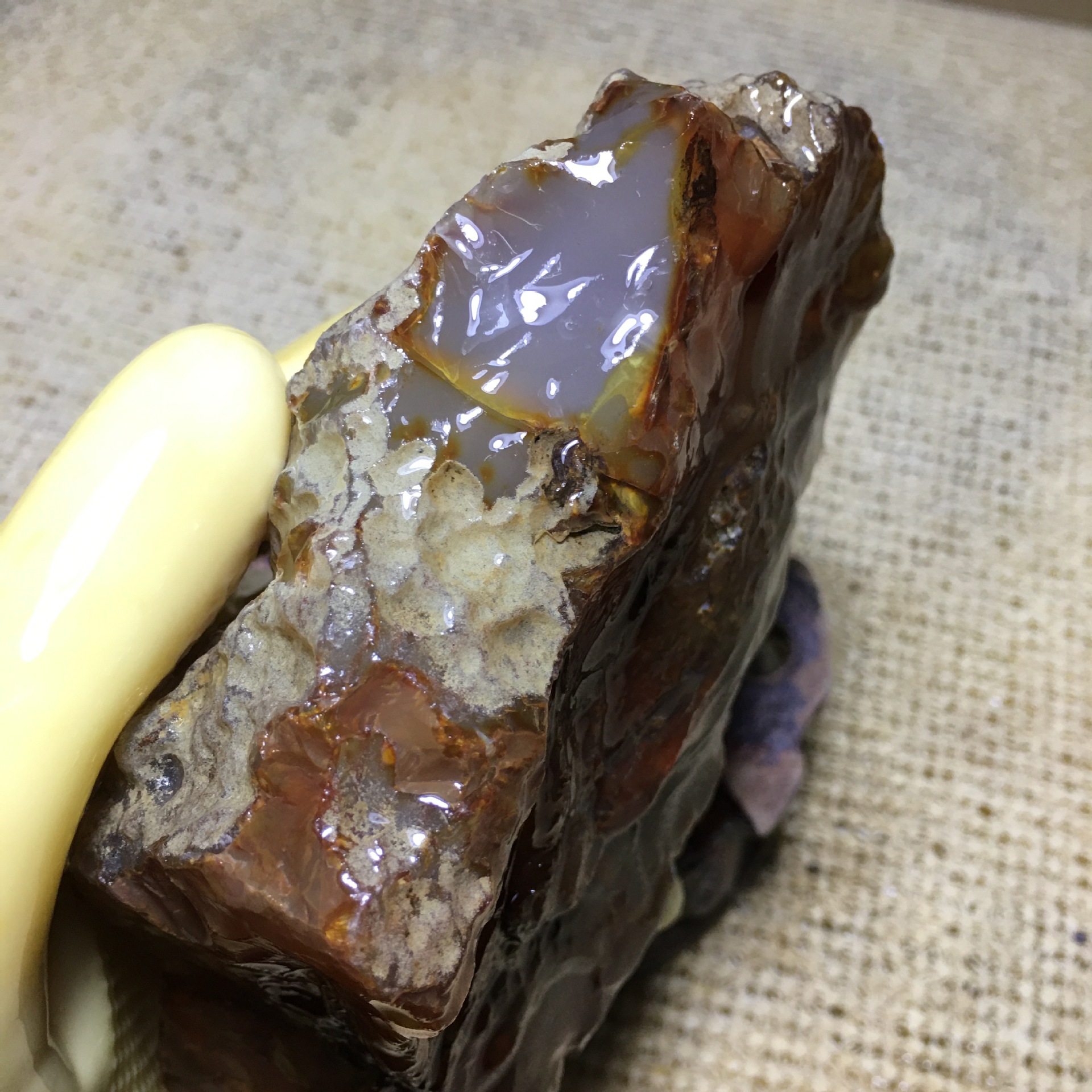 馬達加斯加紅瑪瑙原石冰透綠玉髓紅寶石水晶手鏈吊墜雕刻擺件包郵