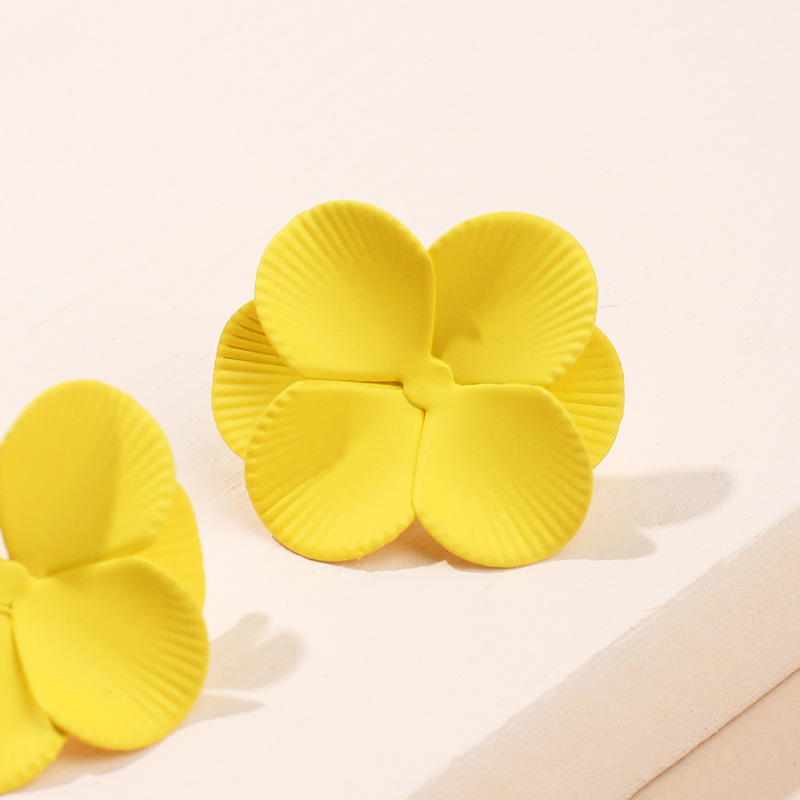 Korea's Style Candy Color Ear Accessories Fashion Flower Earrings Wild Color Small Petal Earrings For Women Nihaojewelry display picture 12