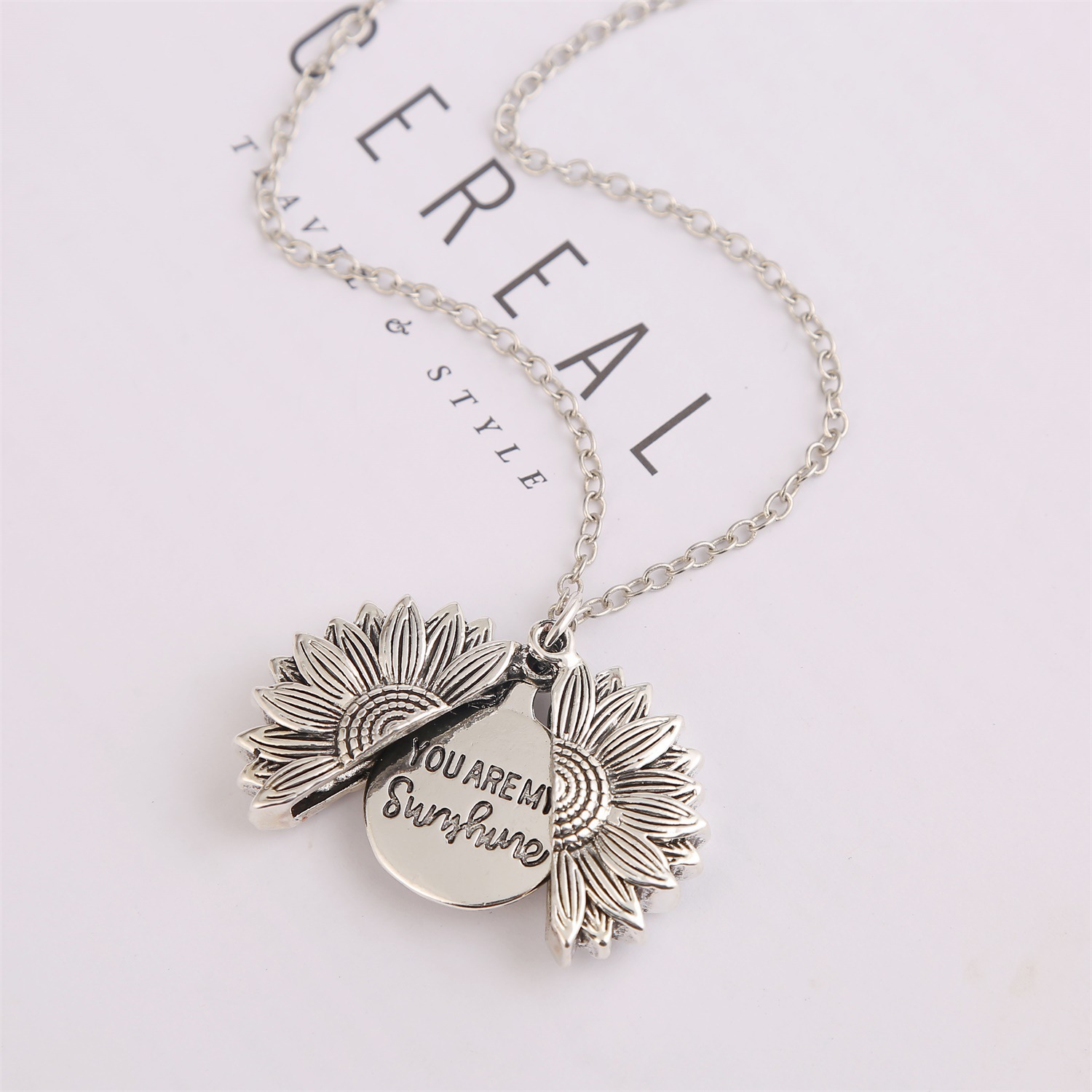 New fashion double-layer lettering sunflower necklace alloy flowers short neck chain women wholesale