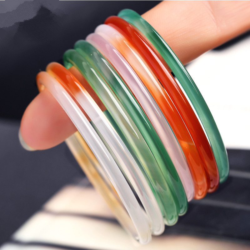 Агатовый браслет из нефрита
