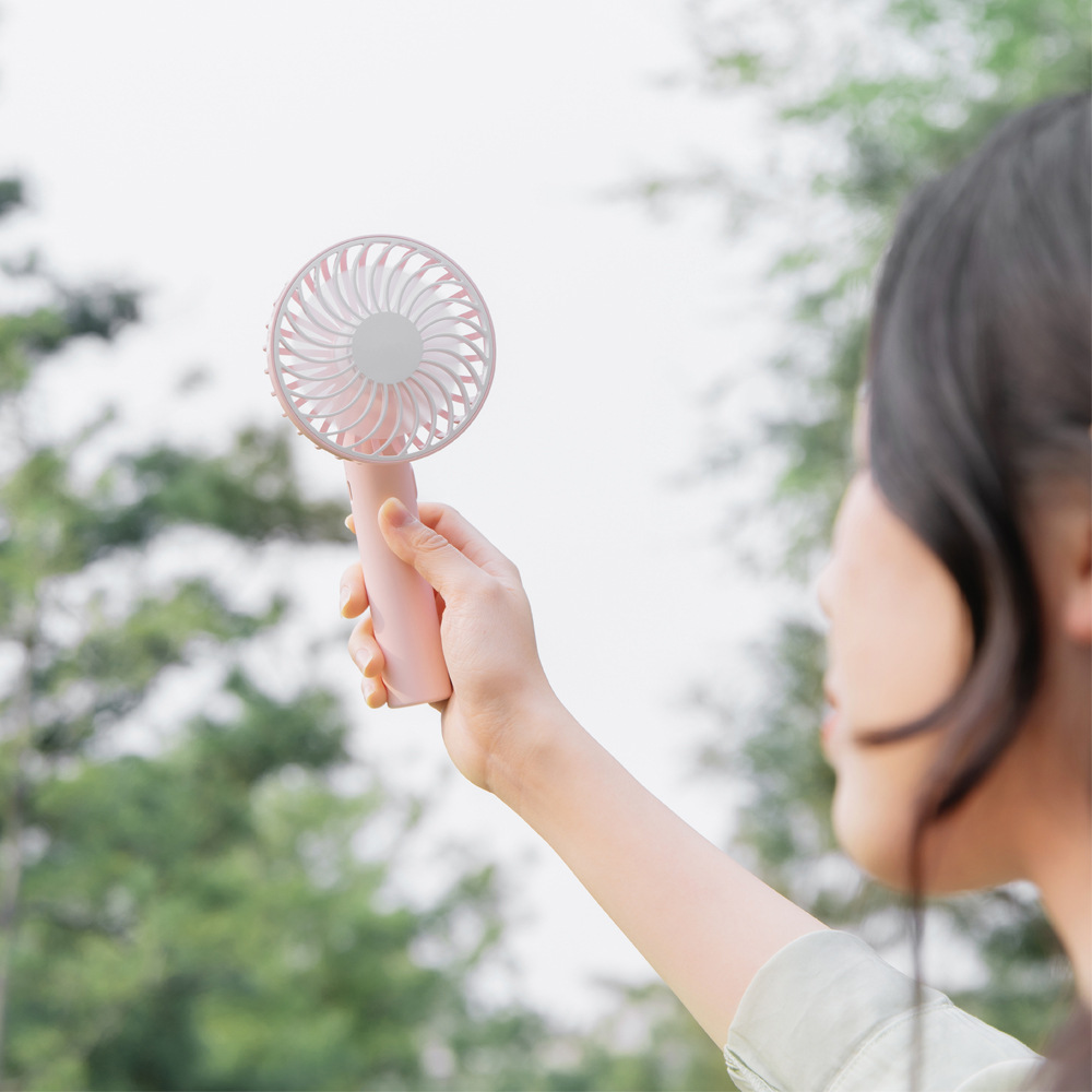 新款創(chuàng)意二合一噴霧搖頭風扇分離式桌面空氣加濕器USB充電小風扇