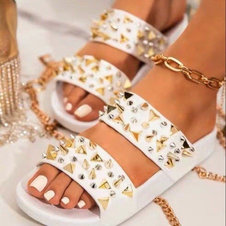 Трансграничная женская обувь, осень и зима, новые европейские и американские стильные золотые заклепки, плоский каблук, толстая подошва, легкие сандалии и тапочки, Женская Внешняя торговля, большие размеры