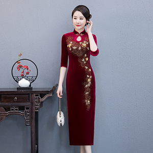Chinese Dress Qipao for women Autumn velvet cheongsam female retro Beaded cheongsam performance long cheongsam manufacturer